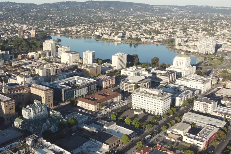 Aerial photo of Lake Merritt and downtown Oakland